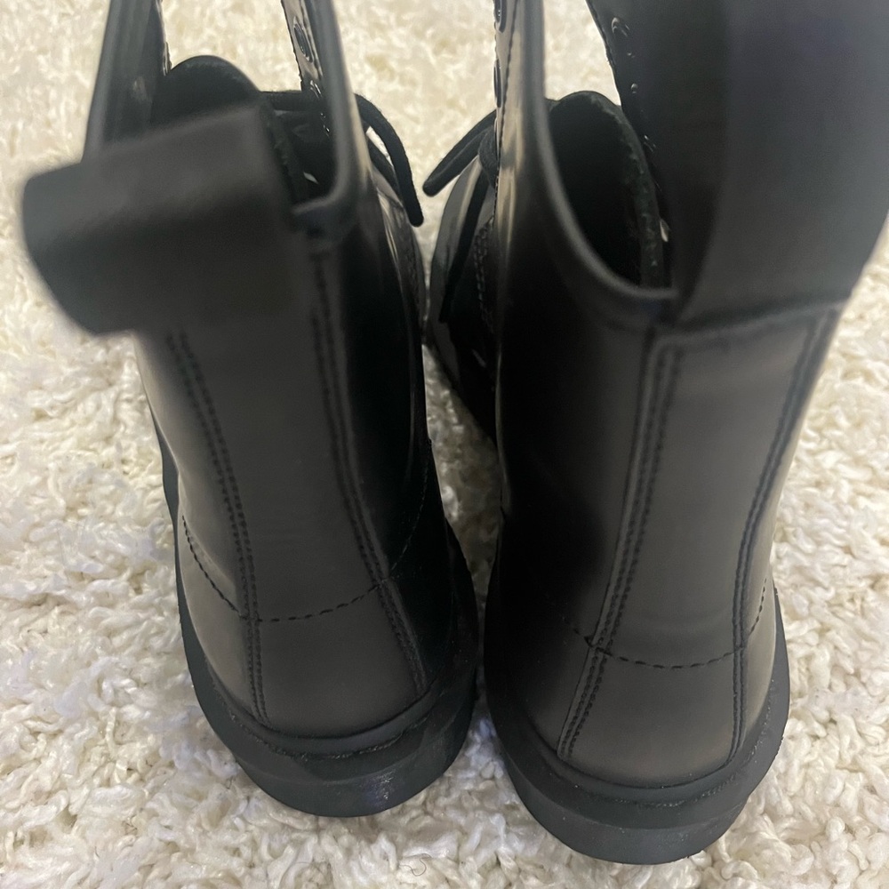 Dr martens combat boots